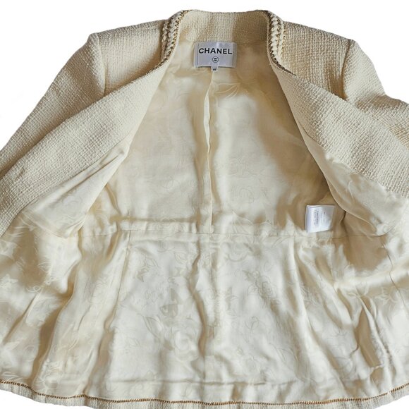 CHANEL ECRU 2017 17A PARIS COSMOPOLITE COLLECTION TWEED JACKET (40) - Picture 8 of 14